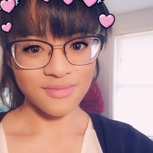 Meet your Posher, Cristina